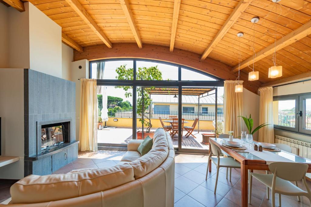 Almond Vista, Lucca Roof Garden - 3