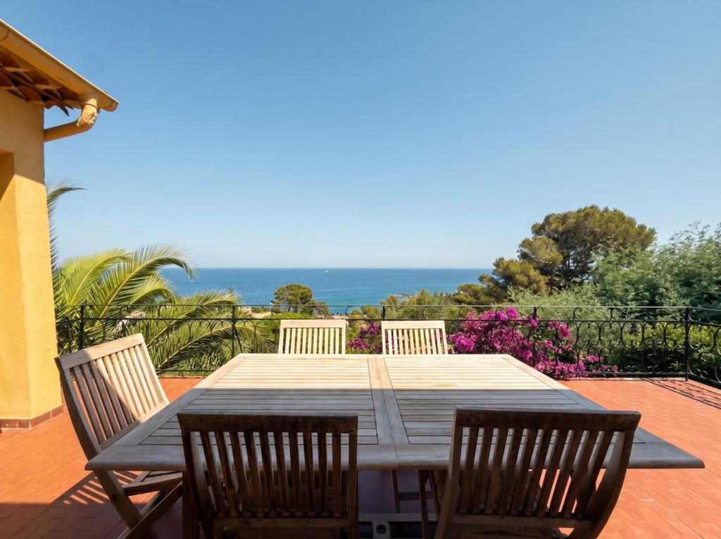 Villa Maizou, Provençal Charm, Pool and Sea View - 2