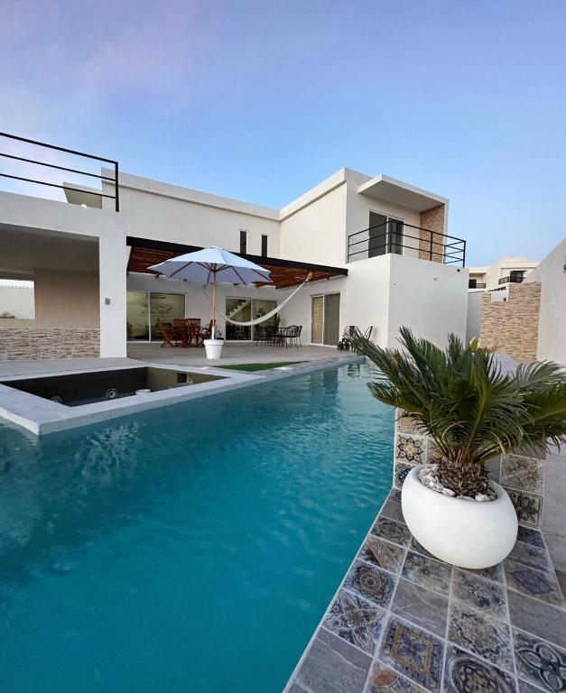Luxury Sunset Retreat 3BR 3BA Pool - 5