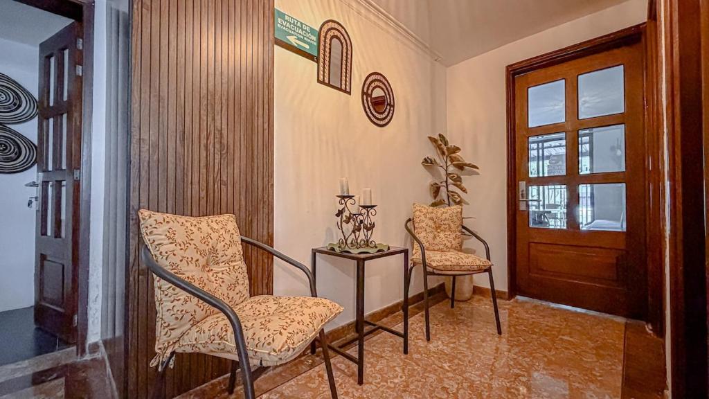 Casa completa para 20 personas a 5 min del estadio - 1