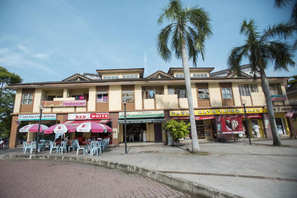 Putra Harmoni Putrajaya (Tiny Suite, 3 AC Bedrooms, 1 Bath, WiFi, Ground Floor) by MRK photo