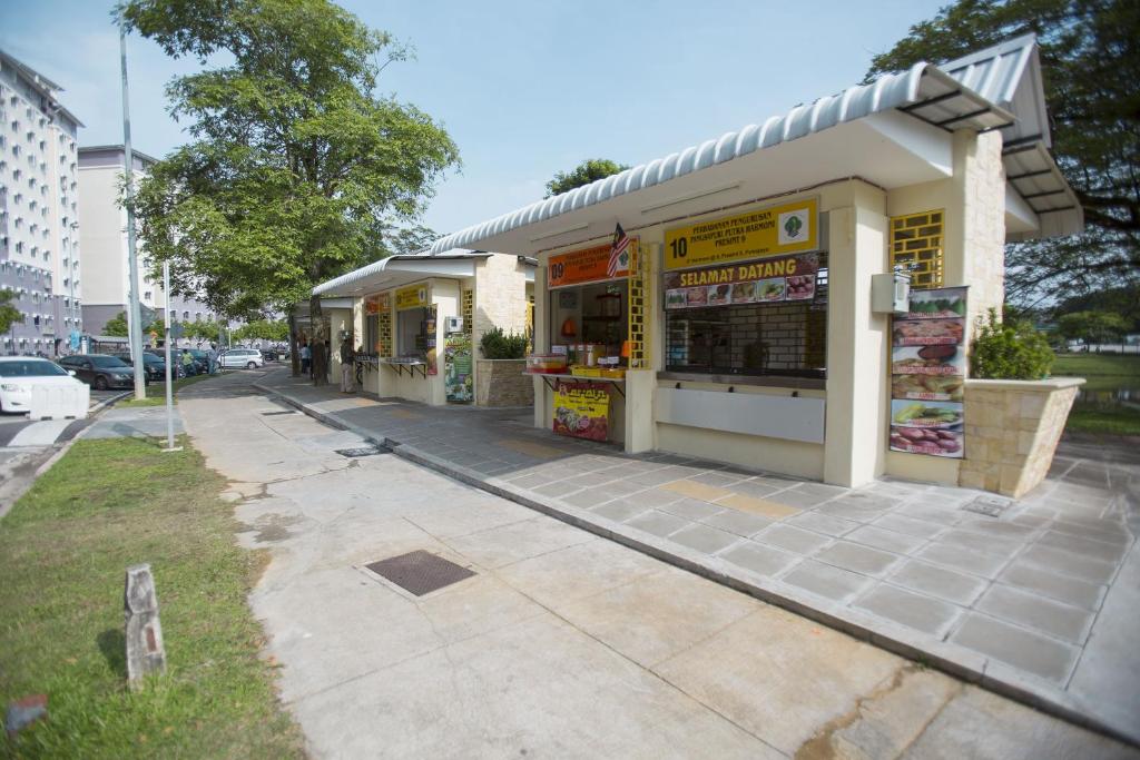 Putra Harmoni Putrajaya (Tiny Suite, 3 AC Bedrooms, 1 Bath, WiFi, Ground Floor) by MRK photo