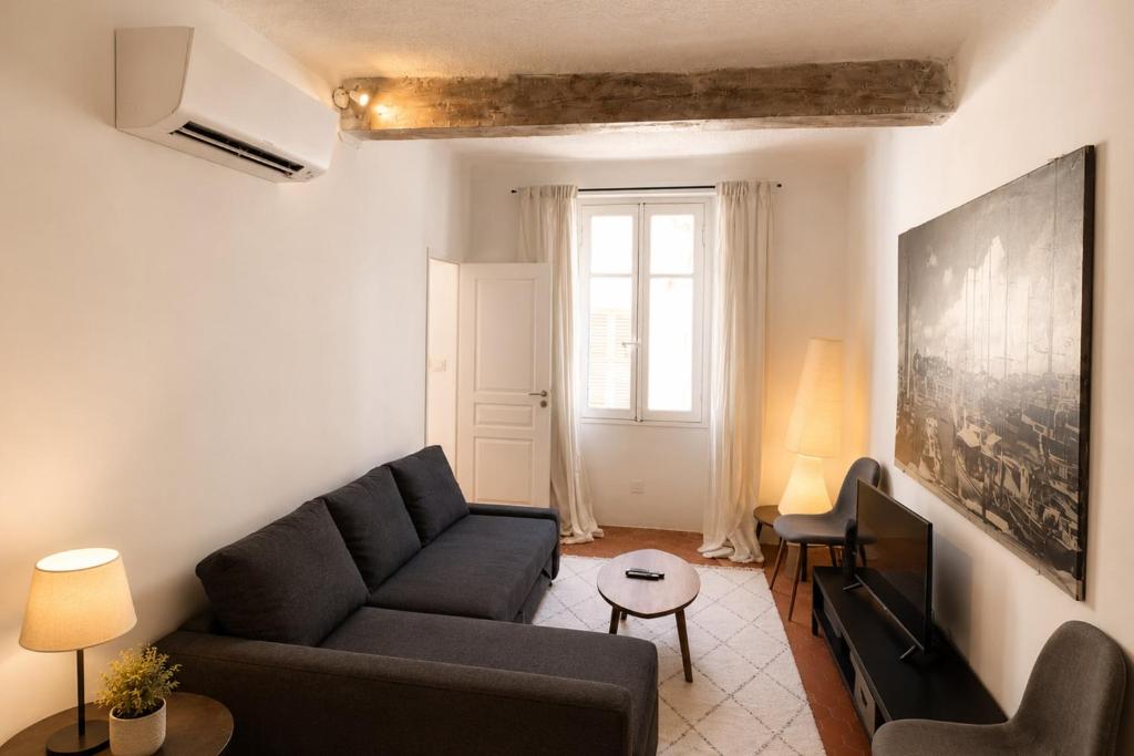 Enchanting 1-bedroom apartment on rue Fourmillière - 4