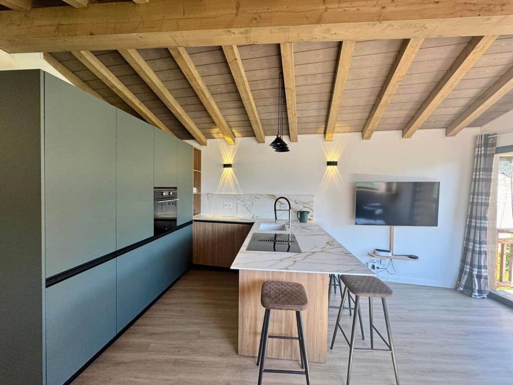 Chalet en pierre entièrement rénové - 2