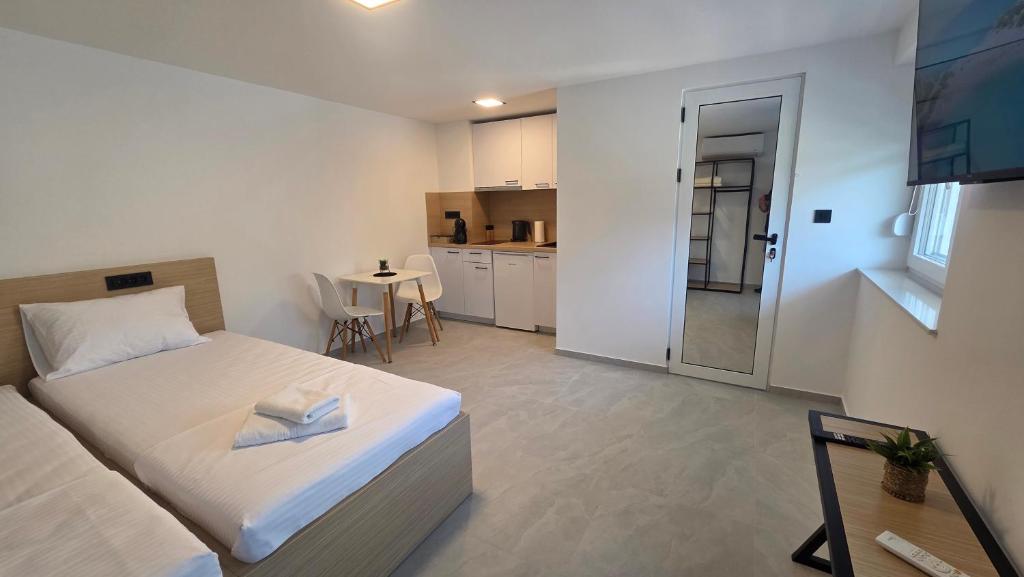 Vila Vesa - Free Secure Garage, Smart Access & Modern Comfo - 4