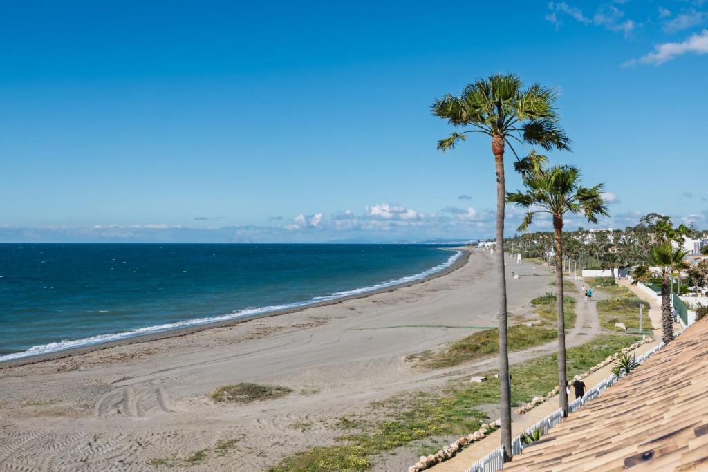Estepona Beachfront Garden by Libehomes - 1