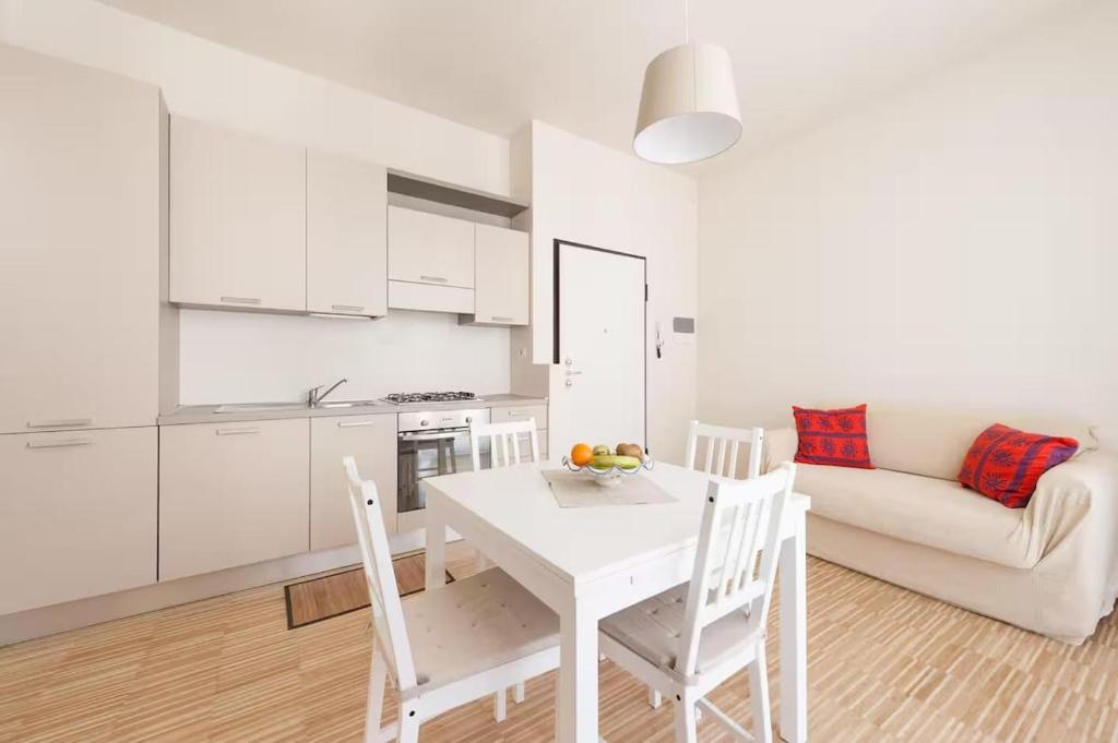 Masaccio Bright Apartment with Balcony & AC - 2