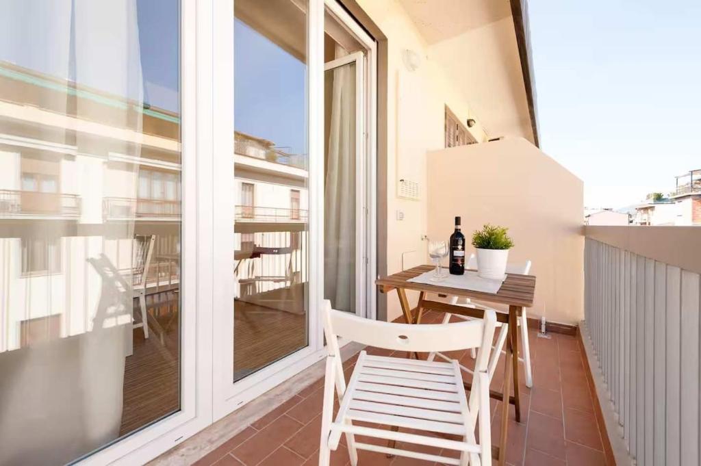 Masaccio Bright Apartment with Balcony & AC - 3