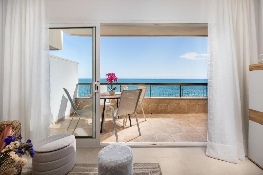 Estepona Beachfront Promenade by Libehomes - 2
