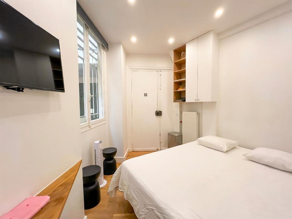 Urban Flat 165 - Lovely Studio near Champs Elysees Paris - 1