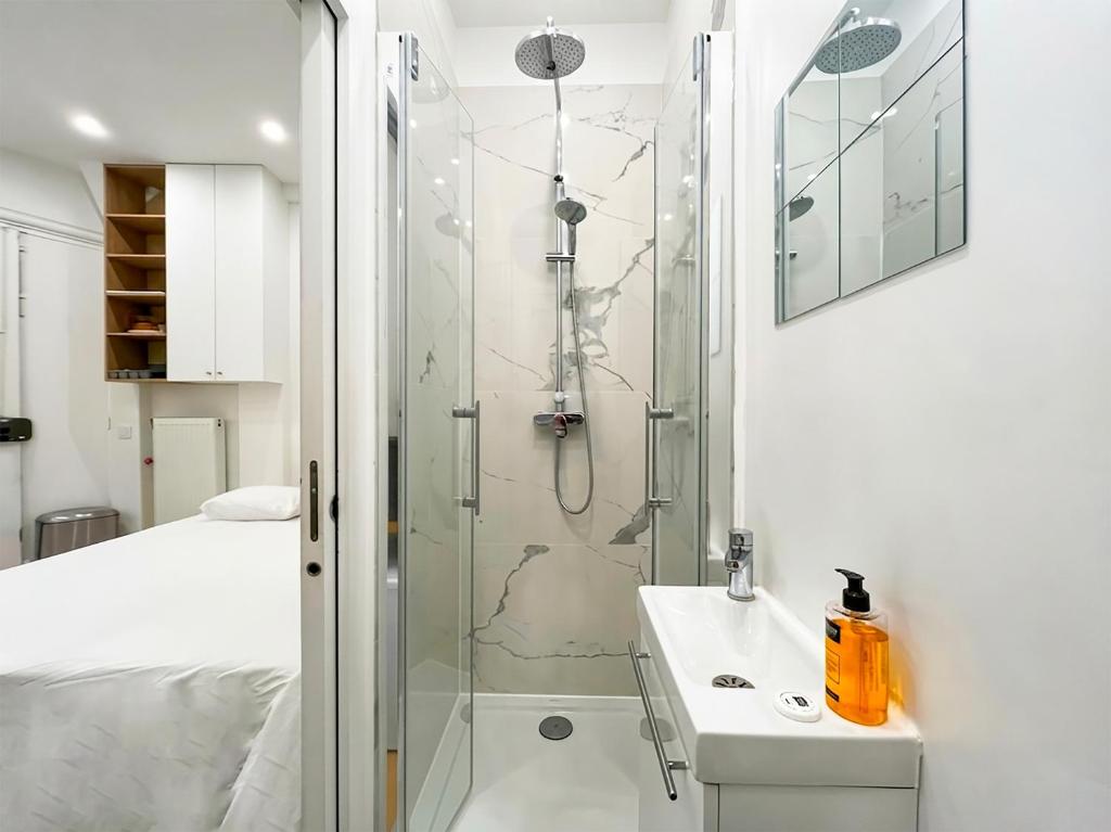 Urban Flat 165 - Lovely Studio near Champs Elysees Paris - 3