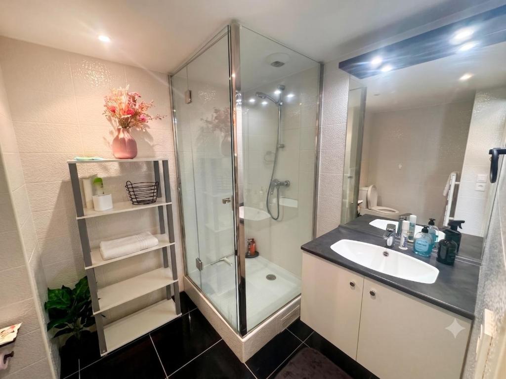C10 Cozy studio Boulevard Jules Ferry Paris 11th arrondissement - 4