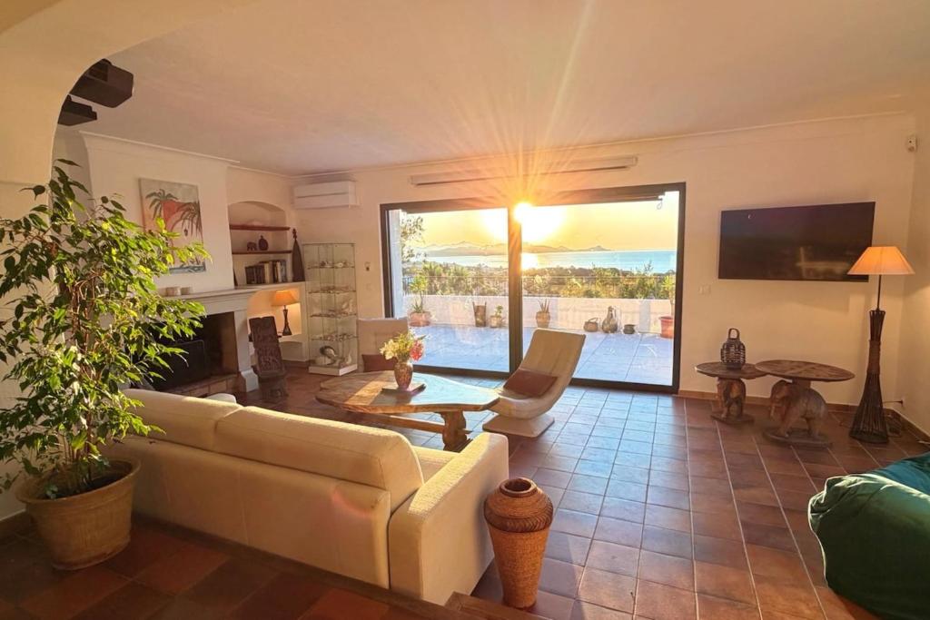 Villa with sea view and swimming pool in St-Aygulf - 3