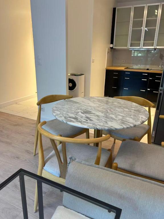 Elegant Spacious Apartment in Balard - 4