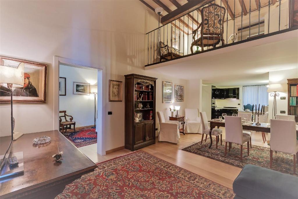 Tornabuoni Charme — Hotel in Florence