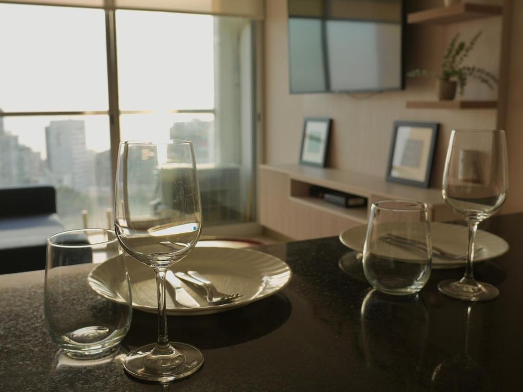 Stylish Barranco Retreat with Ocean Views, Pool & Gym - 4