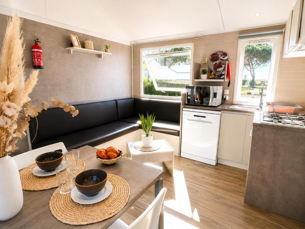 L'Olivier Mobile Home 6 Personnes Camping 4 étoiles Homair La Presquile du Barcarès Piscine et plage à 3 kms - 5