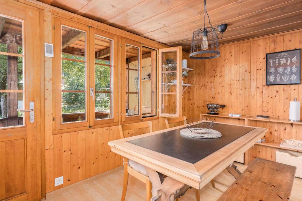 Mountain View Chalet near Lauterbrunnen and Parking - 4
