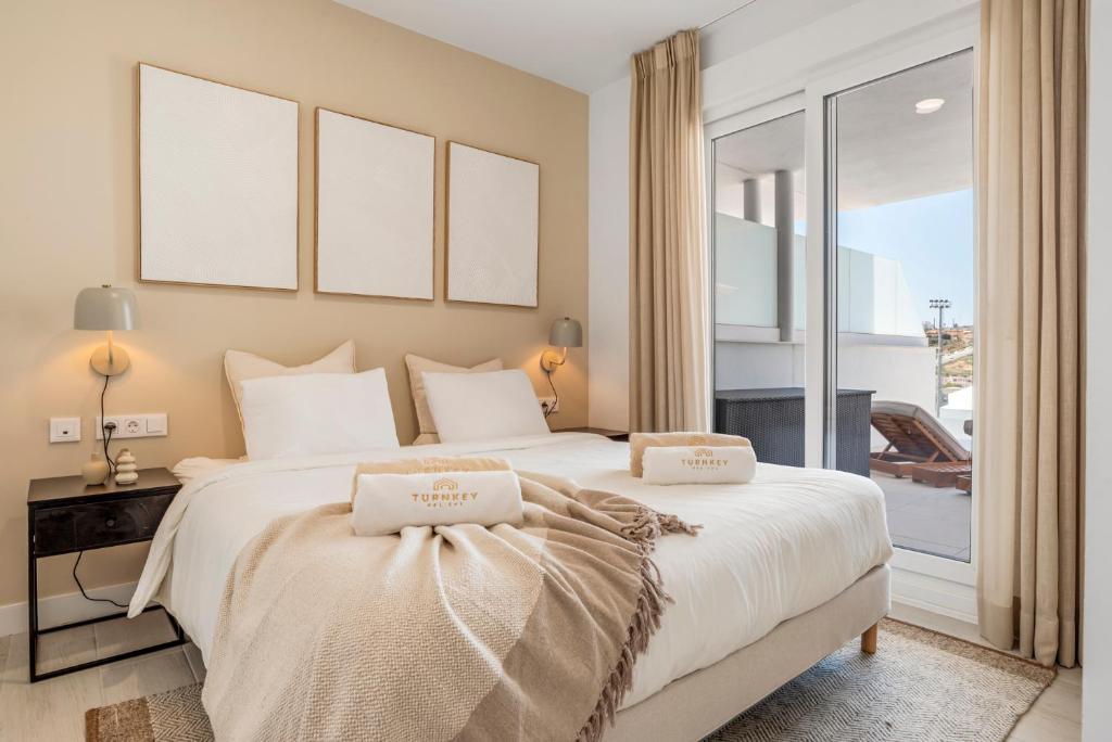 2BR Penthouse with Spacious Terrace - 2
