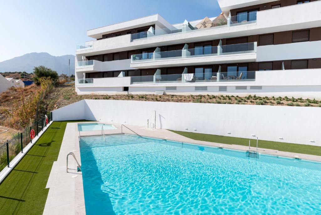2BR Penthouse with Spacious Terrace - 5