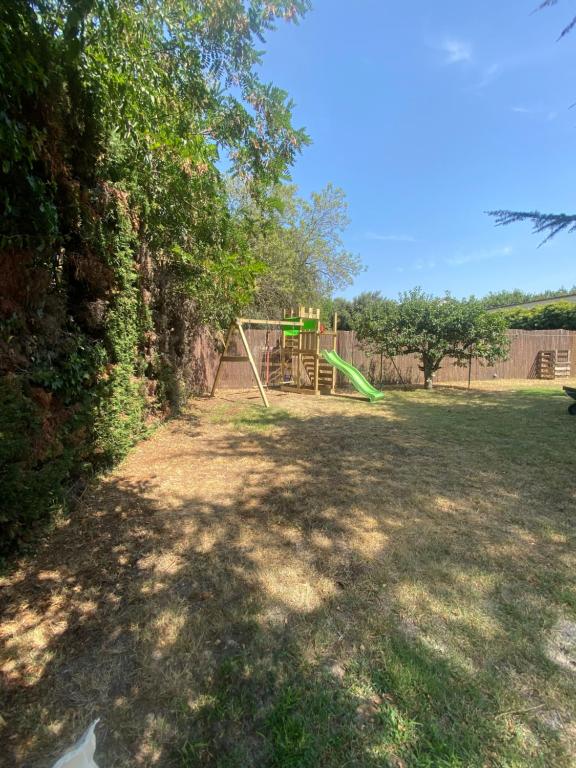 Les Mourguettes maison familiale avec piscine et garage sur 2000 m2 de terrain en campagne - 2