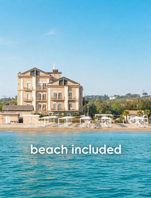Hotel Liberty Beach - Parking & Beach - 1