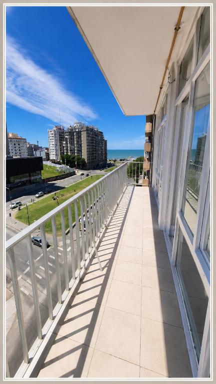 Alojamiento Departamento en Mar del Plata en la costa con vista al mar - 5