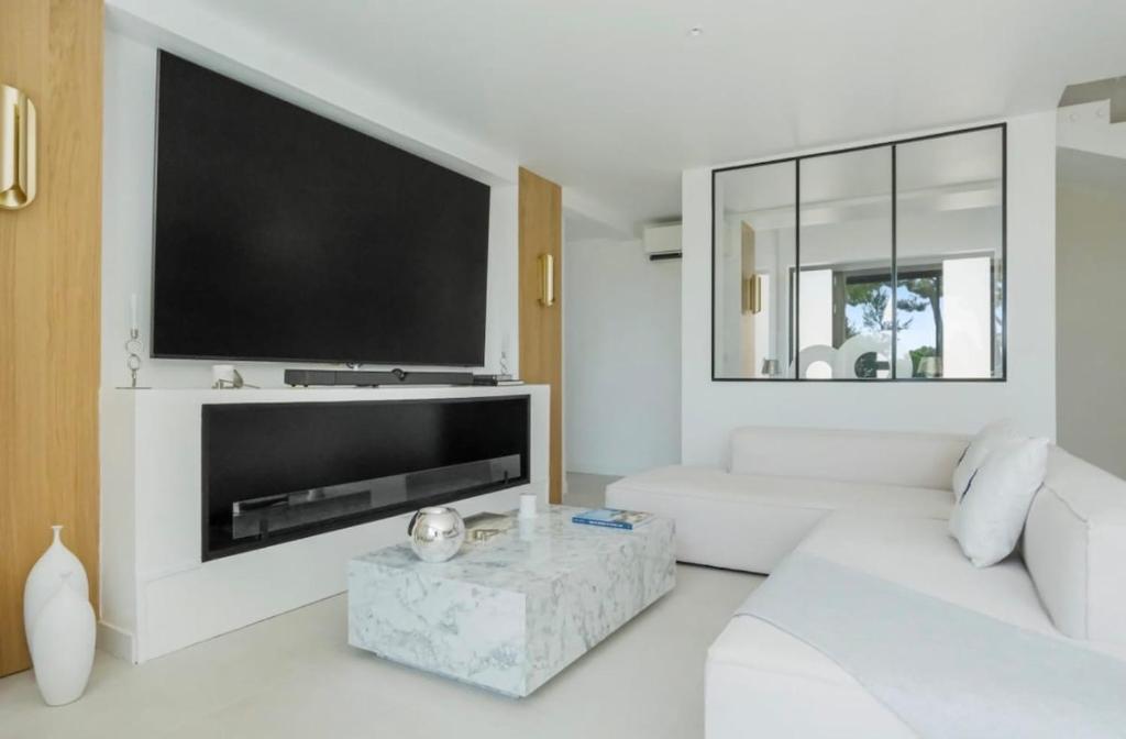Cap d'Antibes Villa, 6 People, Sea View, Air Conditioning - 3