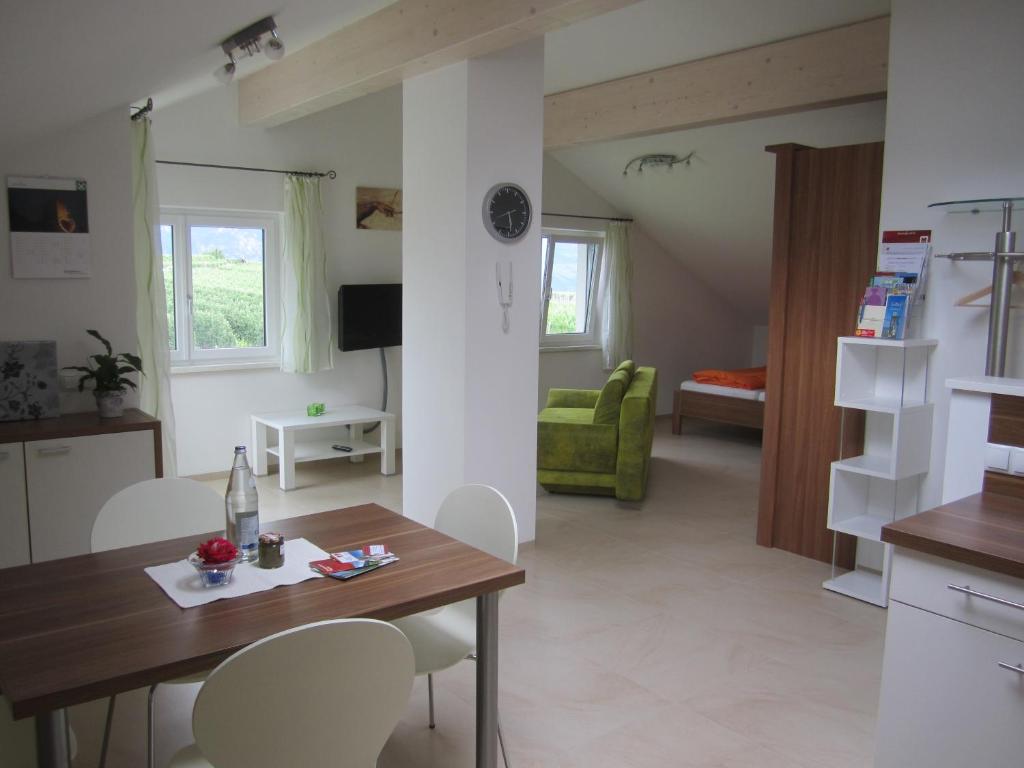 Ferienwohnungen Tollhof - Near Bolzano and castles, with a guest card for families and couples, offering panoramic views - 3