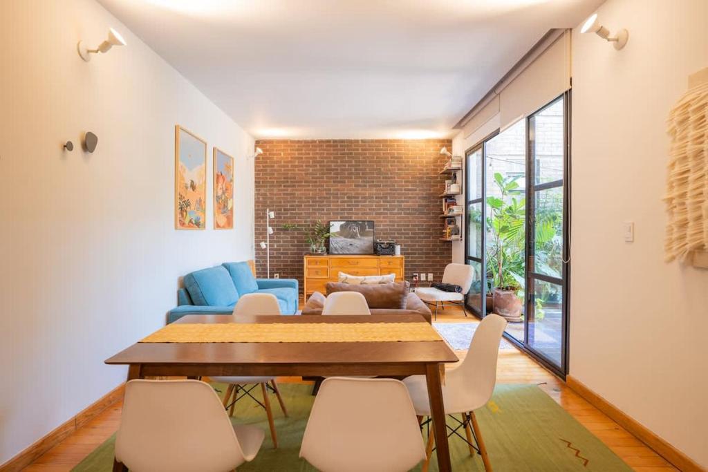 Bright 2BR condo with Stunning Patio in Escandon - 2