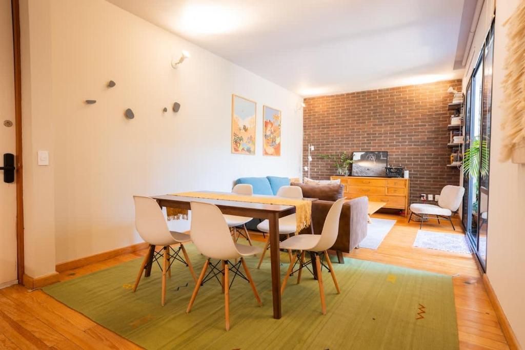 Bright 2BR condo with Stunning Patio in Escandon - 3