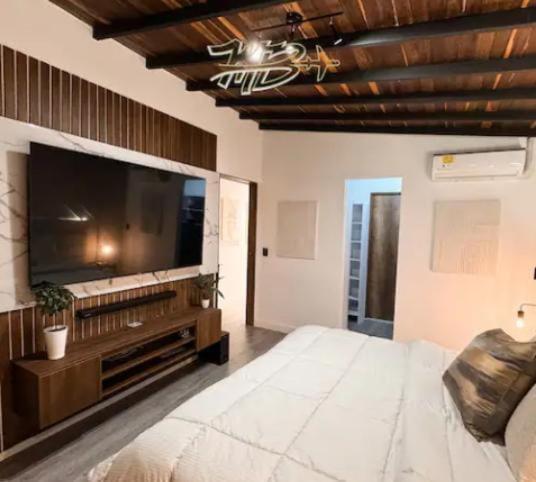 Apartamento Duplex con terraza, jacuzzi y minigolf, Poblado Medellin - 5