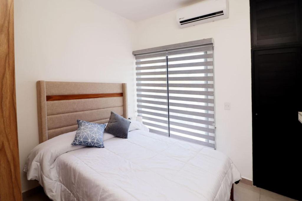 Acogedor departamento con balcon y alberca en roof - 2