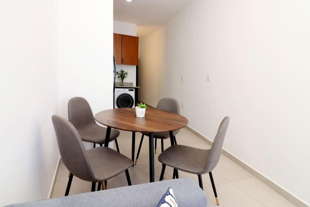 Acogedor departamento con balcon y alberca en roof - 3