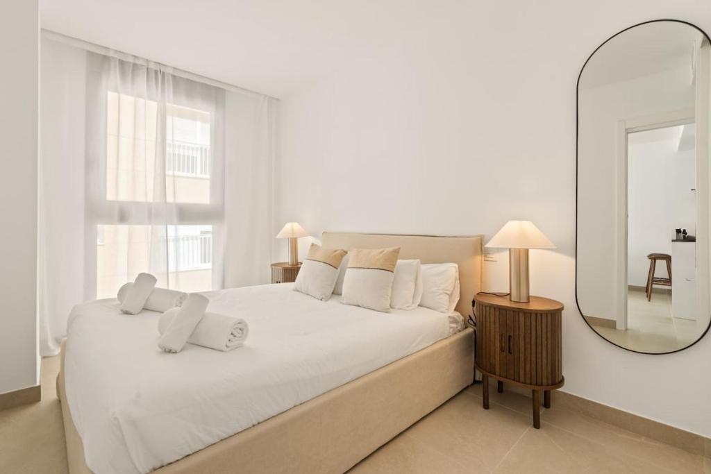 1BR Beachfront - Walk to Center and Marina - 5