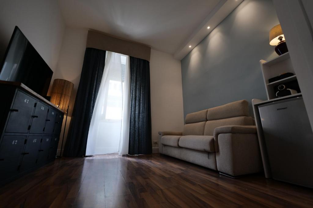 Wake up in Naples City Center 4 Guests - 2