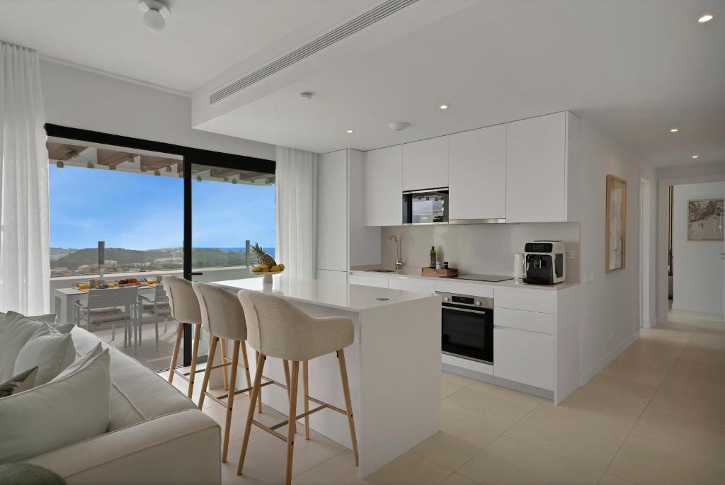 Luxe Penthouse Panoramic Sea View, Spa & Gym - 3