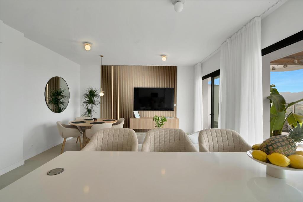 Luxe Penthouse Panoramic Sea View, Spa & Gym - 5