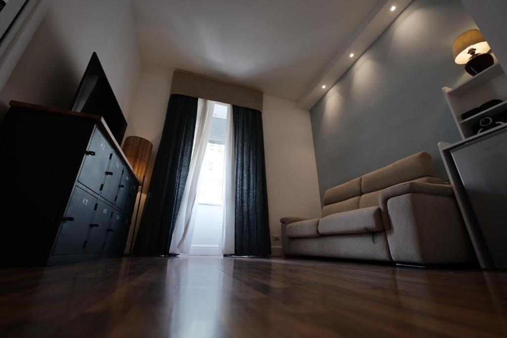 Wake up in Naples City Center 4 Guests - 5