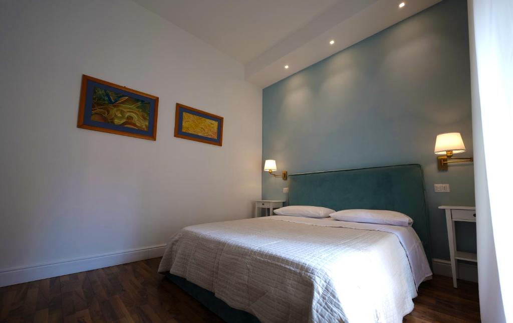 Wake up in Naples City Center 4 Guests - 4