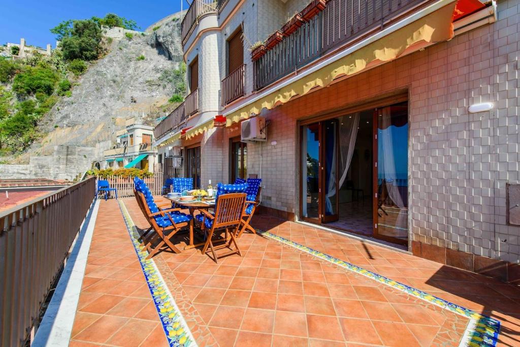 Apartment with panoramic terrace 100 meters from the sea - 5