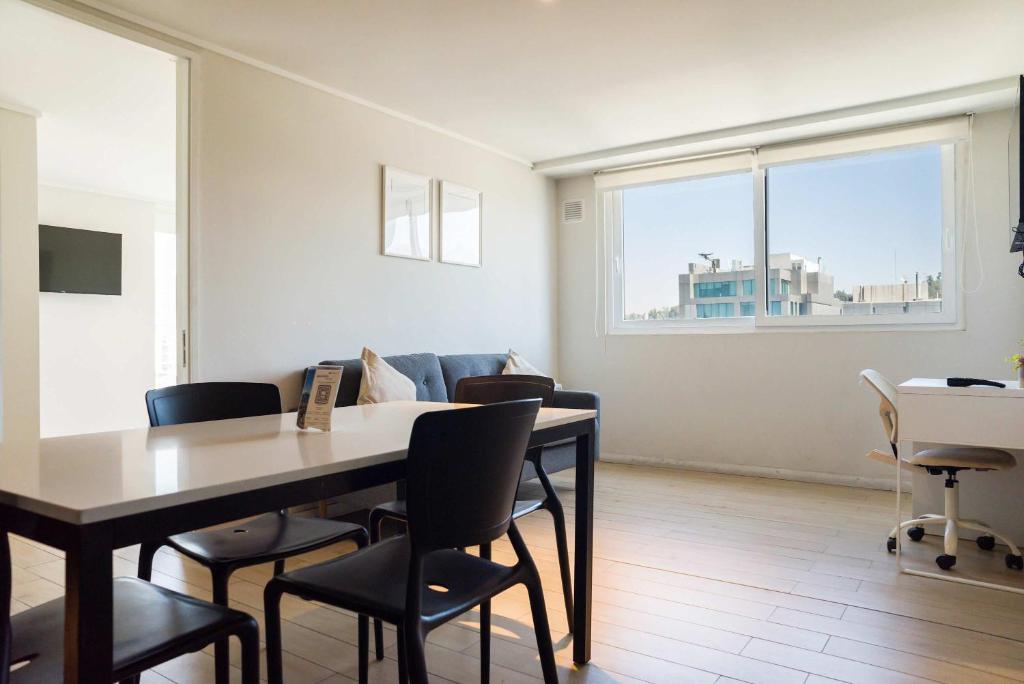 Bright 2BR Retreat with Stunning Panoramic Views - 4