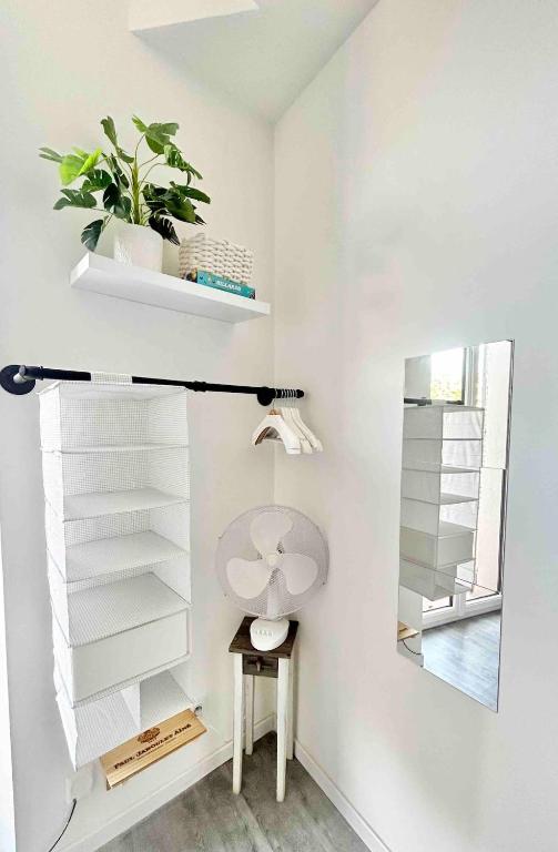 Cozy Bright Downtown Studio with Balcony & Wi-Fi - 5