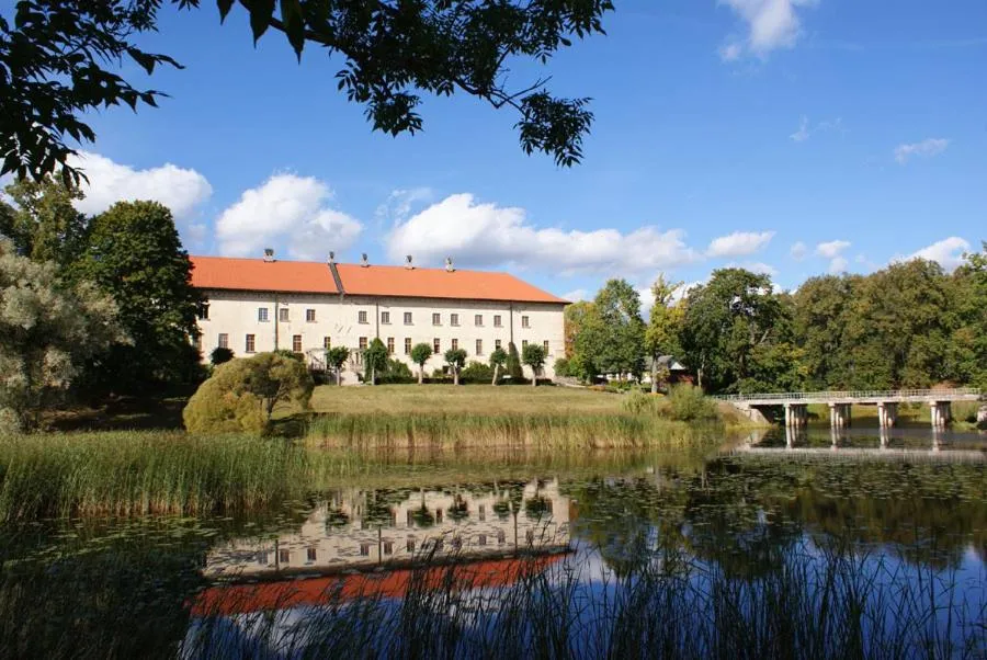 Dundagas Pils, hotel in Dundaga