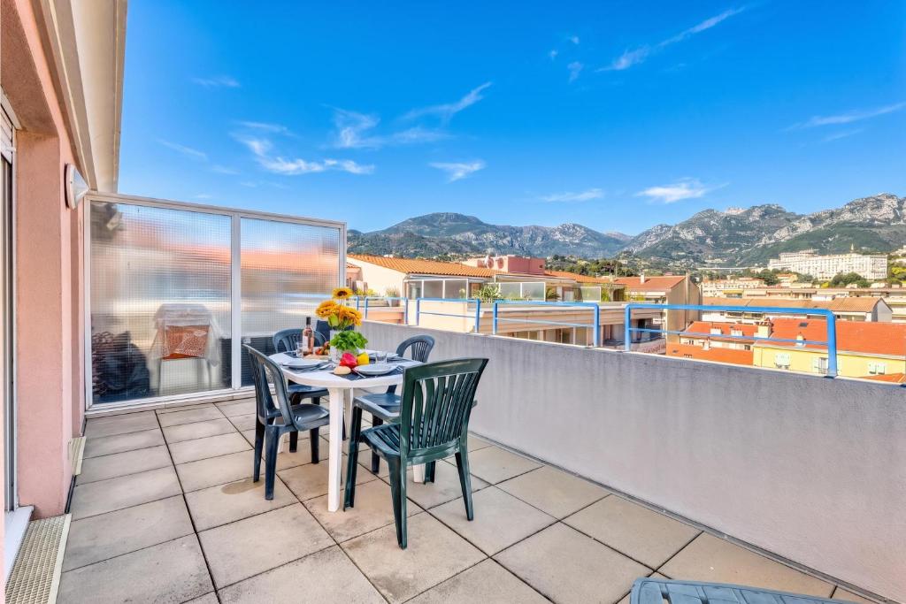 Top Floor Apt Close To The Sea - Happy Rentals - 1