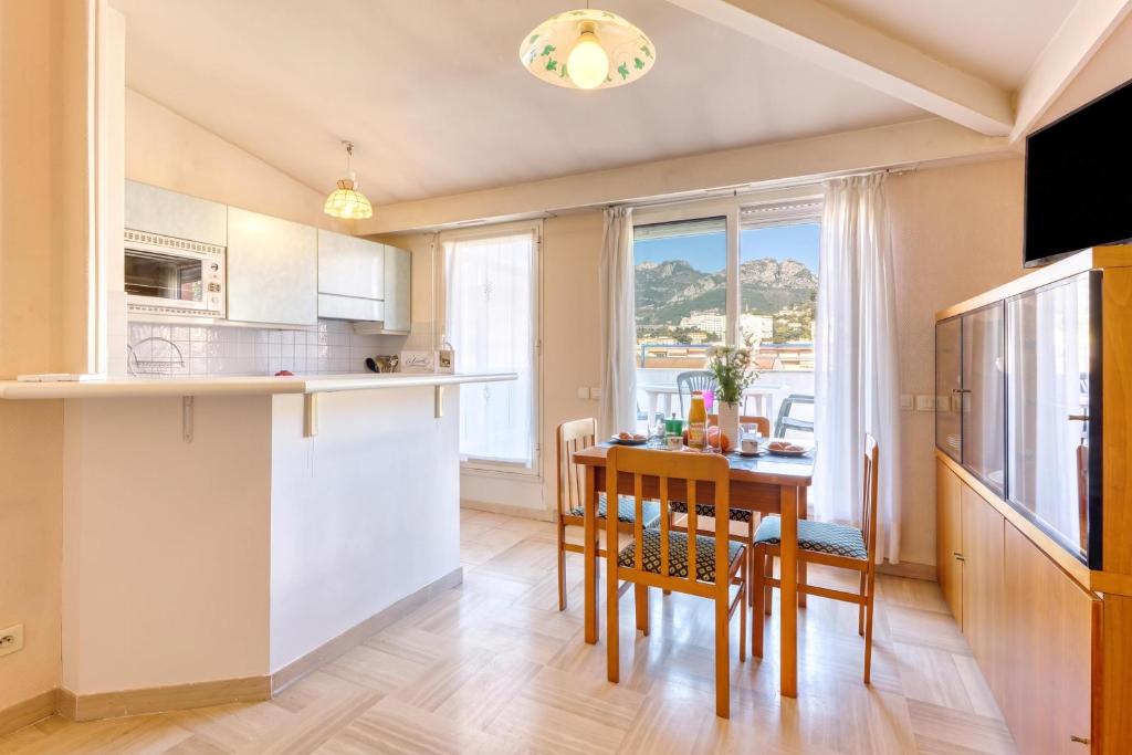 Top Floor Apt Close To The Sea - Happy Rentals - 3