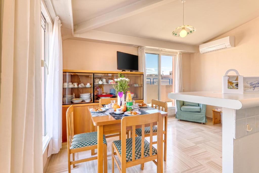 Top Floor Apt Close To The Sea - Happy Rentals - 4
