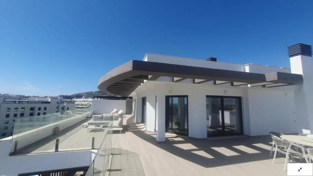New luxury penthouse near the beach - 4