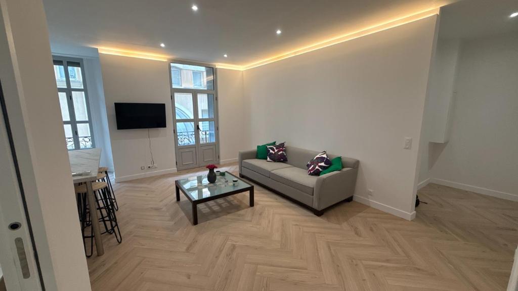 spacious apartment border Monaco city Center - 5