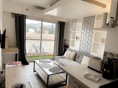 Charming and peaceful studio in the heart of Cannes near the beach, train station & Palais des Festivals - 1